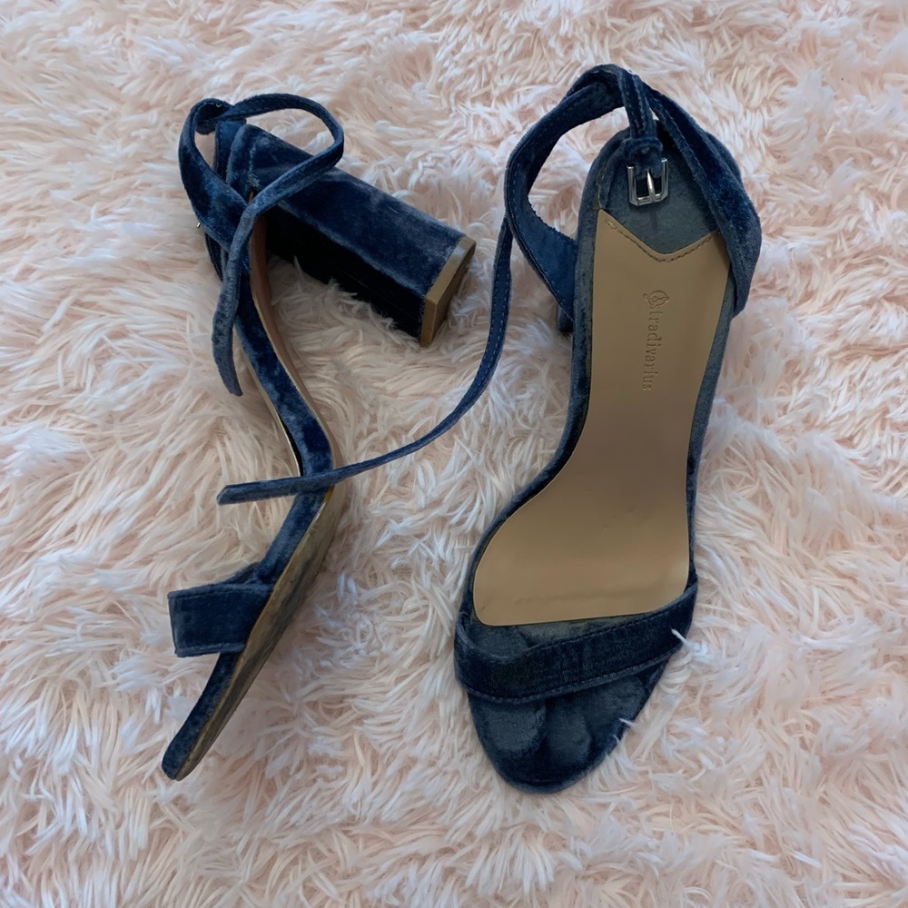 Stradivarius sandals size 39